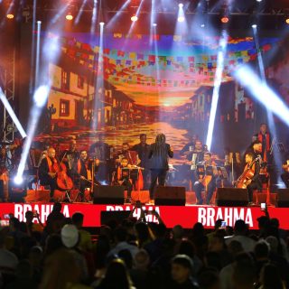 Forró, fé e futebol, marcam a primeira noite do São João de Saj O sanfoneiro Mestrinho foi um dos destaques da noite
