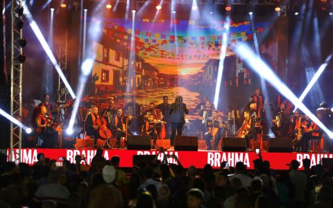 Forró, fé e futebol, marcam a primeira noite do São João de Saj O sanfoneiro Mestrinho foi um dos destaques da noite