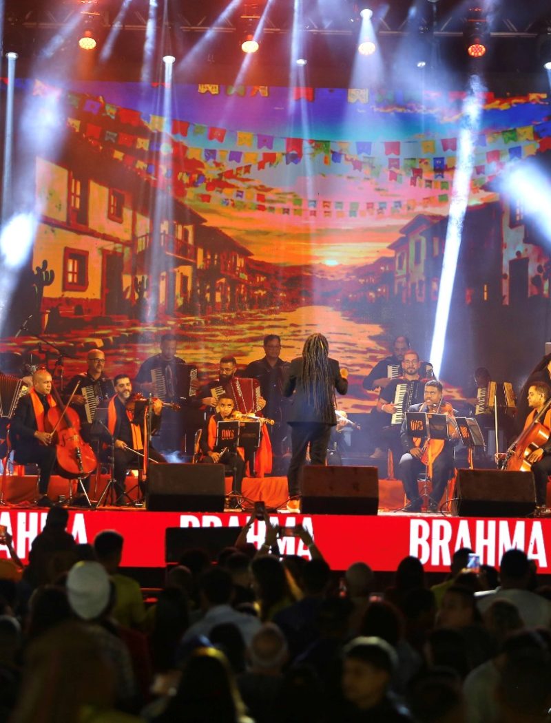 Forró, fé e futebol, marcam a primeira noite do São João de Saj O sanfoneiro Mestrinho foi um dos destaques da noite