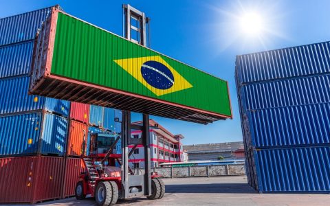 Tarifa de 25% dos EUA sobre produtos brasileiros entra em vigor e amplia preocupação com impactos nas exportações