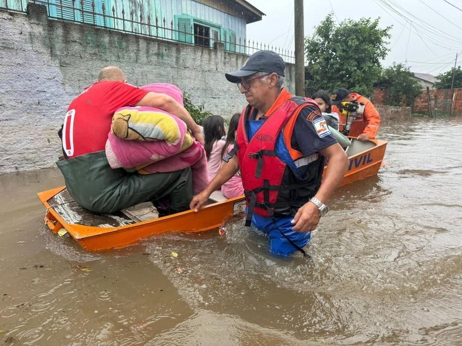 Chuvas intensas mantêm cidades do Rio Grande do Sul em alerta para inundações e deslizamentos