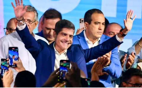 ACM Neto oficializa candidatura ao Governo da Bahia durante convenção em Salvador