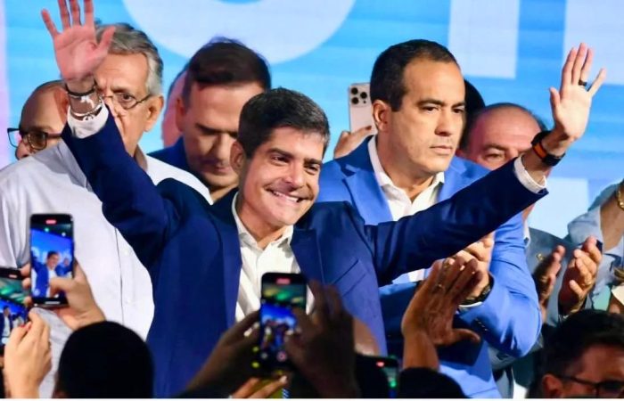 ACM Neto oficializa candidatura ao Governo da Bahia durante convenção em Salvador